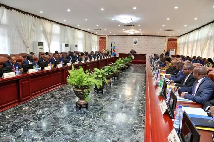Presidential Conference Room employs Paperless system(图1)